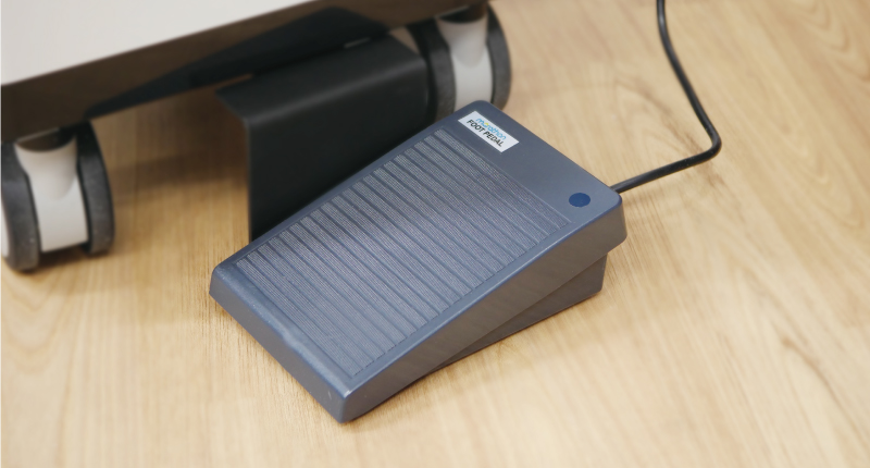 技工用集塵機 Silence-K3/K4の特徴:マイクロモータ内蔵&フットペダル連動で、スマートな作業環境へ